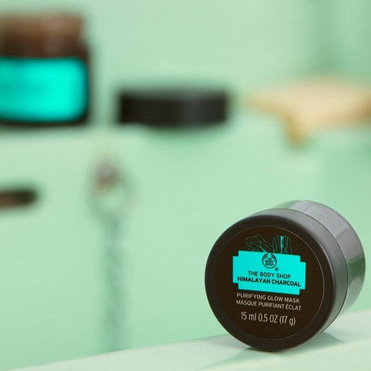 The Body Shop Himalayan Charcoal Purifying Glow Mask