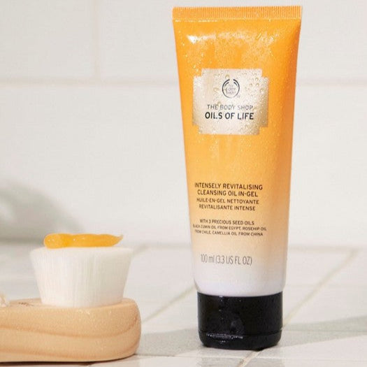 The Body Shop Super Soft Cleansing Brush